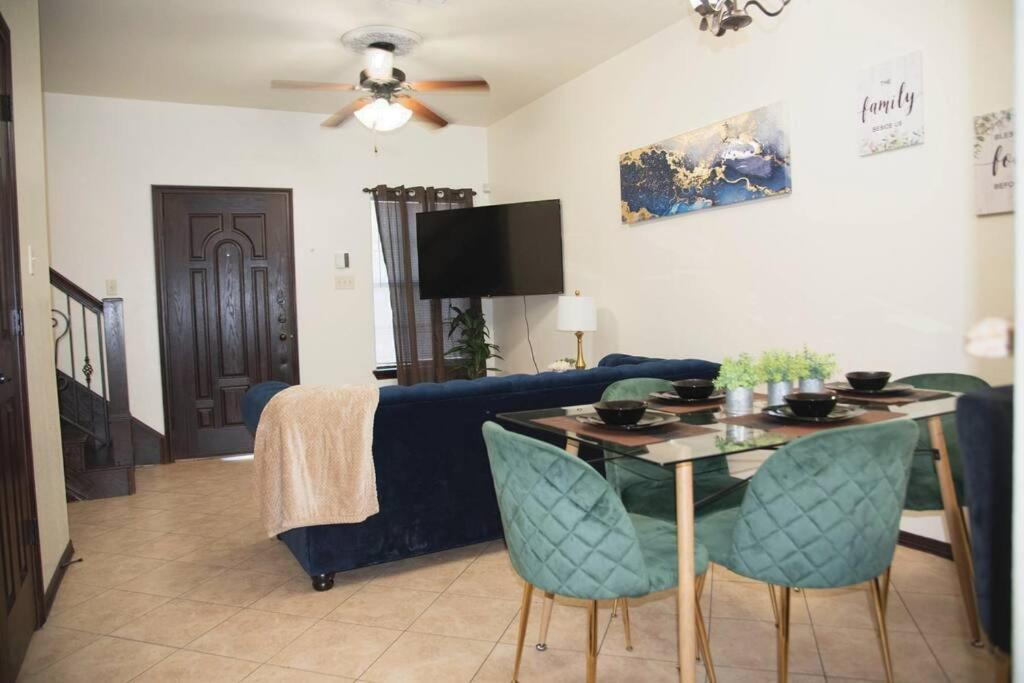 Modern 2 Bed 2-Bath Next To University Utrgv Apartment Edinburg Exterior photo