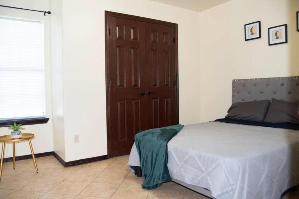 Modern 2 Bed 2-Bath Next To University Utrgv Apartment Edinburg Exterior photo