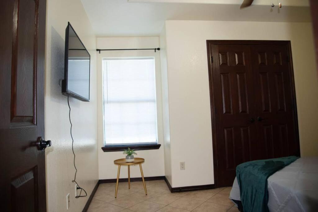 Modern 2 Bed 2-Bath Next To University Utrgv Apartment Edinburg Exterior photo